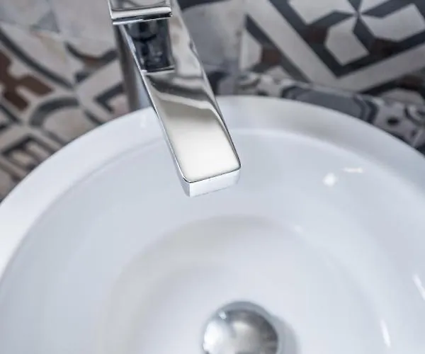 649 Mono Con Terrazzo Μόντενα